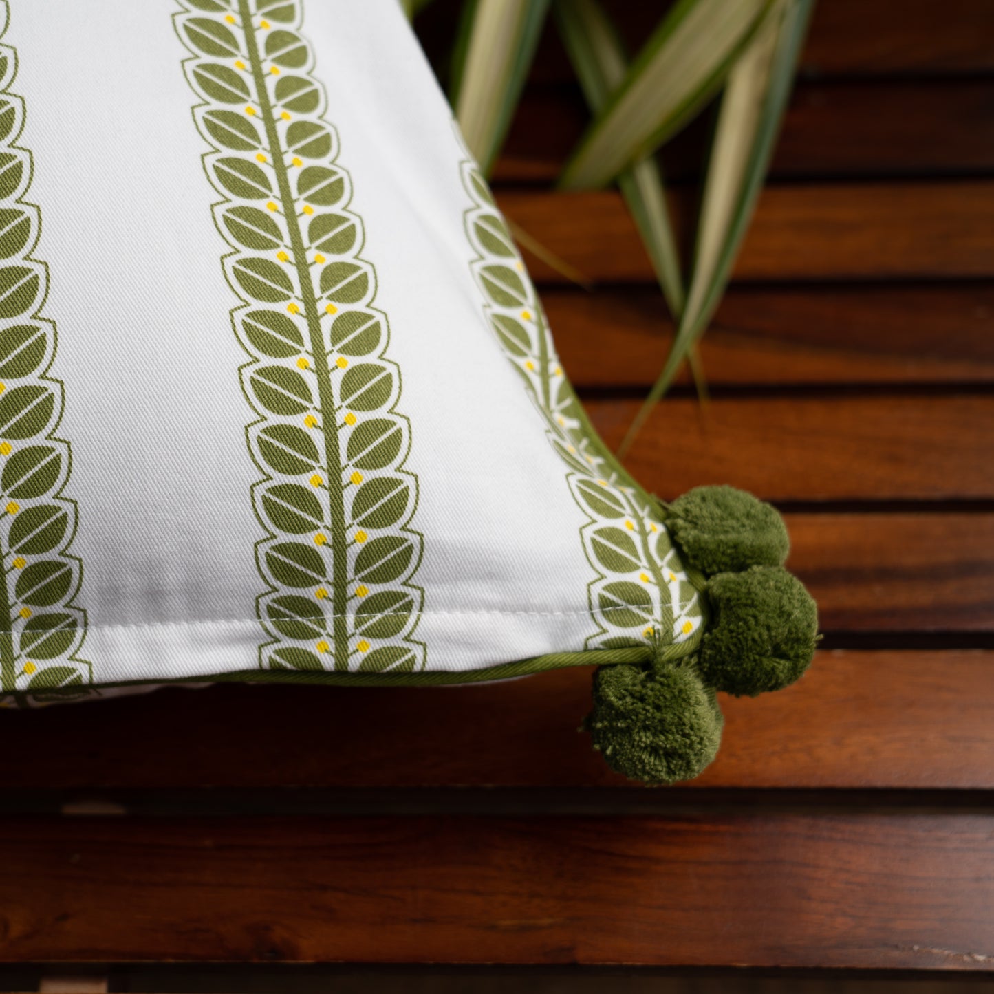 Set of 2 White and Green Cushion Covers